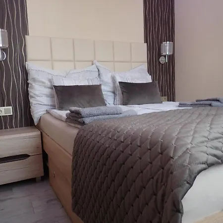 Bowery - Arnyas Vendeghazak - Jakuzzi Hasznalattal Balatonalmádi