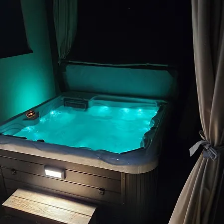 Appartement Bowery - Arnyas Vendeghazak - Jakuzzi Hasznalattal Balatonalmádi